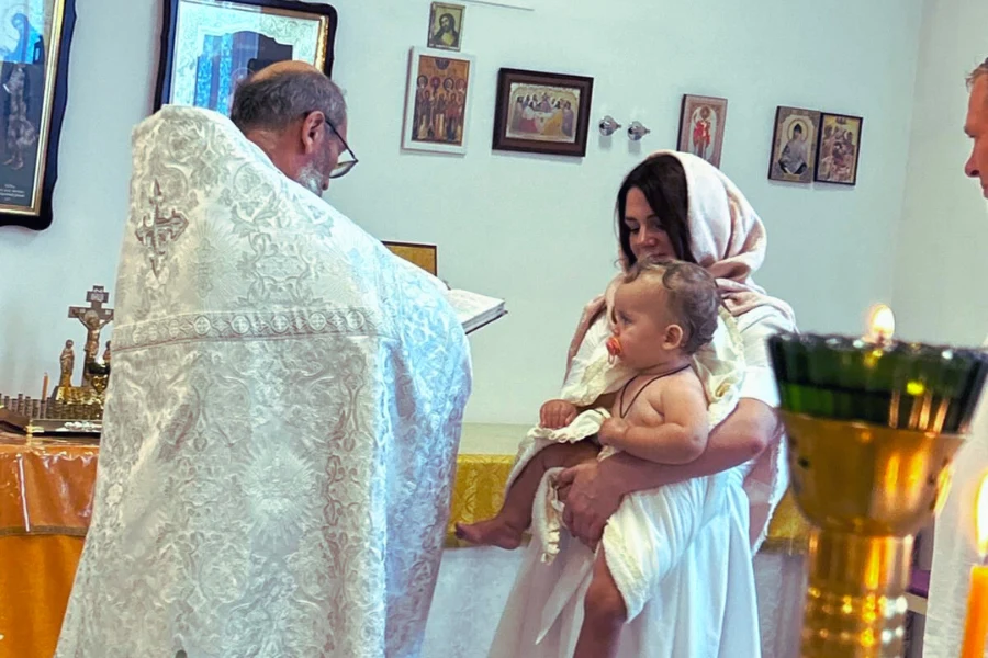 Таїнство Хрещення маленької Ніки у парафії Успіння Пресвятої Богородиці, м. Марбелья